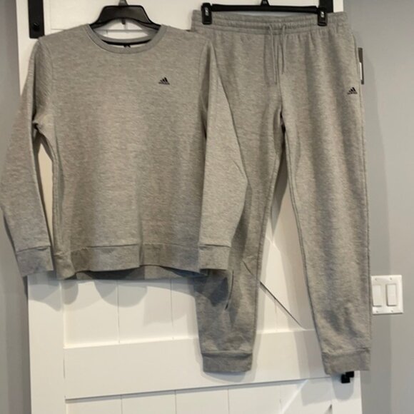 ❌Final Reduction❌ NWT Adidas sweatshirt and sweatpants size Large - Picture 1 of 6